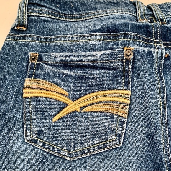 Tyte Jeans Juniors 5 Blue American Standard Distressed Embroidered Capri Womens - Picture 7 of 8